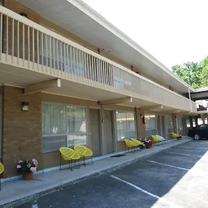 Parkway Motel